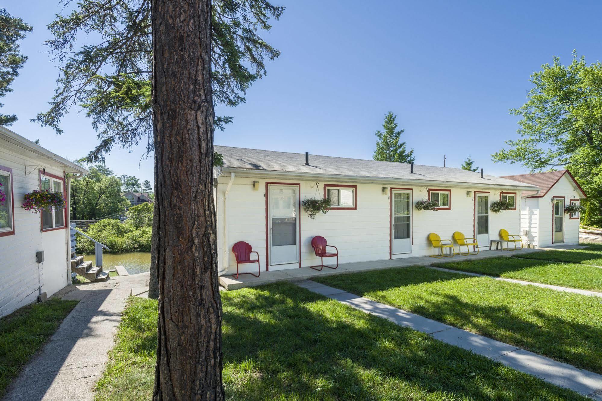 Hollywood Cottages Wasaga Beach Exterior photo