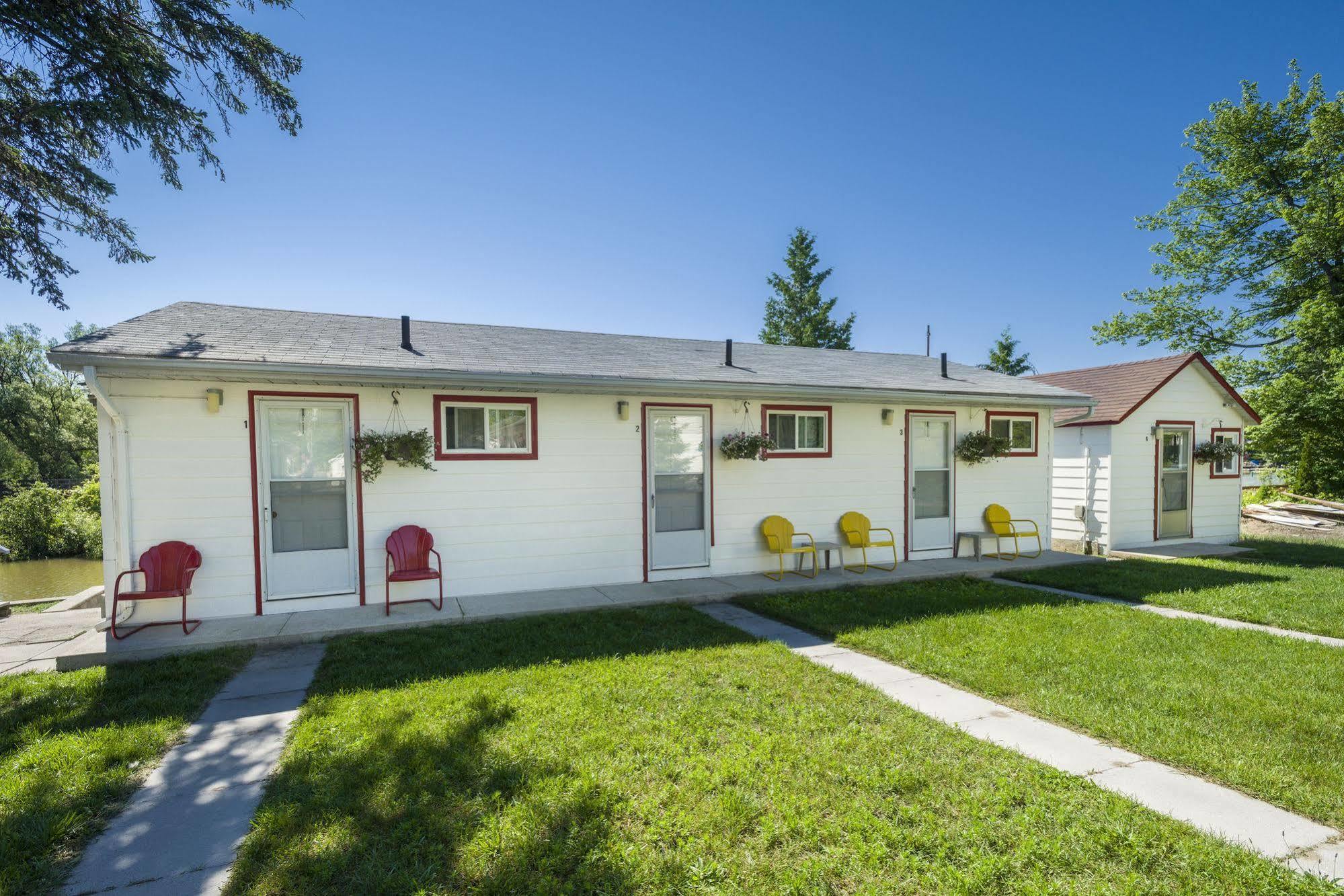 Hollywood Cottages Wasaga Beach Exterior photo