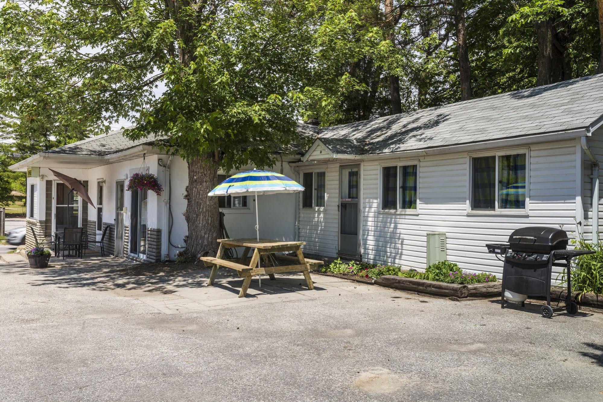 Hollywood Cottages Wasaga Beach Exterior photo